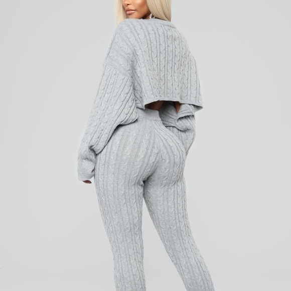 BIN#5 - XSMALL Fashion Nova Cropped Gray Sweater - Picture 10 of 12